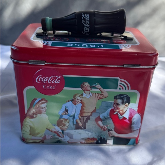 Coca-Cola Red Tin Box with Bottle Opener - Picture 3 of 7